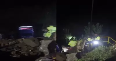 Bus cae a barranco en Carretera Central