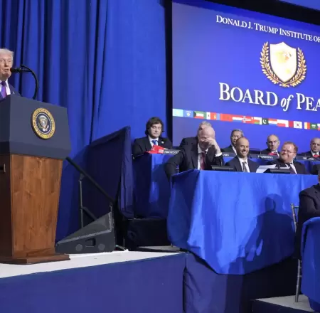 Gianni Infantino encabez� la firma del acuerdo junto a representantes del Consej