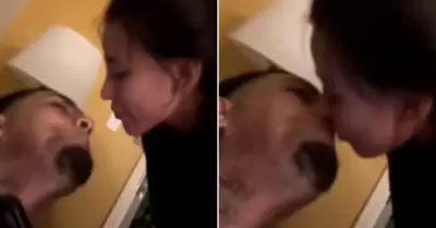 El beso de Samahara Lobat�n y Youna