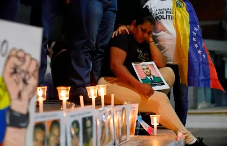 Familiares siguen a la espera de la liberaci�n de presos del r�gimen.