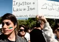 �Estudiantes iran�es desaf�an al r�gimen en una rebeli�n que sacude las aulas!
