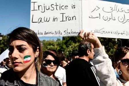 Estudiantes universitarios protestan pidiendo la abolici�n de la Rep�blica Isl�m