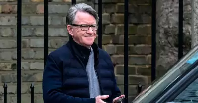 Peter Mendelson fue puesto en custodia de la Polic�a Metropolitana de Londres.