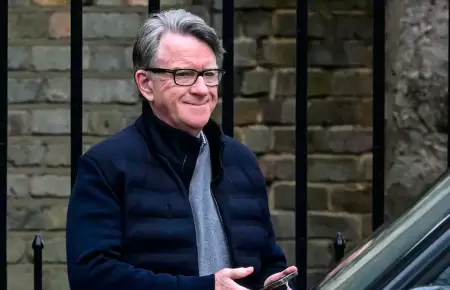 Peter Mendelson fue puesto en custodia de la Polic�a Metropolitana de Londres.