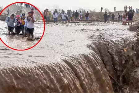 Doble huaico arrasa con la Panamericana Sur en Ocucaje, Ica.