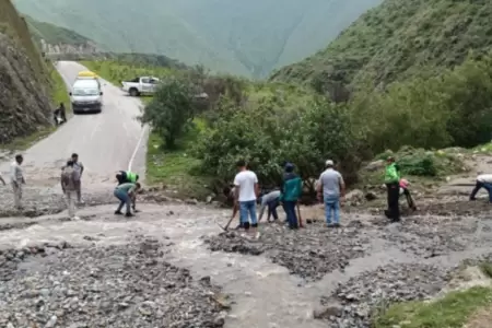 Carreteras permanecen bloqueadas ante lluvias