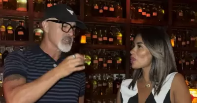 Carlos Alc�ntara piropea a Shirley Arica