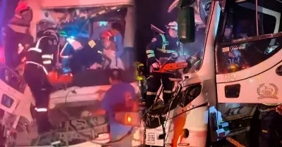 Choque entre dos buses en la v�a Bogot�-La Vega.