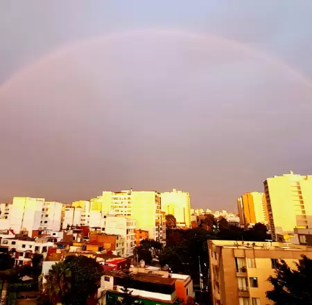 El fen�meno fue visto en diversos puntos de la capital tras lluvia.