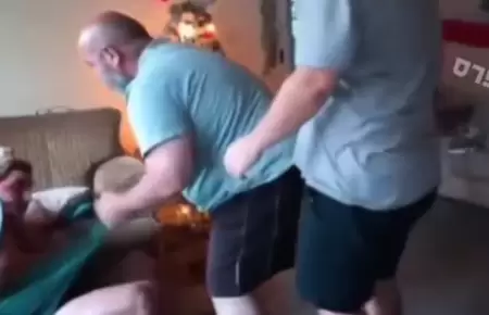 Streamer recibe brutal golpiza de su padre