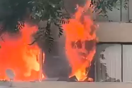 Incendio consume parte de un edificio en Miraflores.