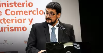 Ministro present� su renuncia irrevocable a la militancia del partido.