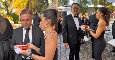 Novios utilizan terminal POS para recibir regalos en su boda