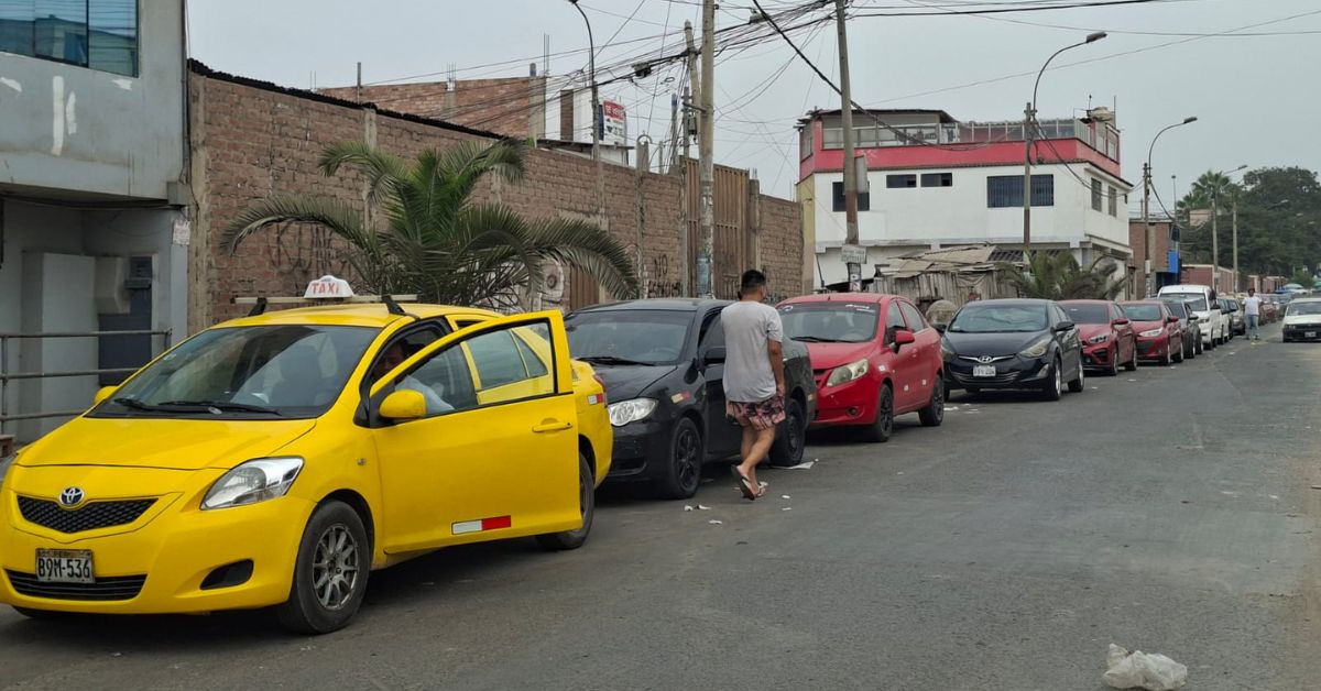 Autos hacen largas colas en busca de GNV en diferentes zonas del país tras fuga en ducto de TGP