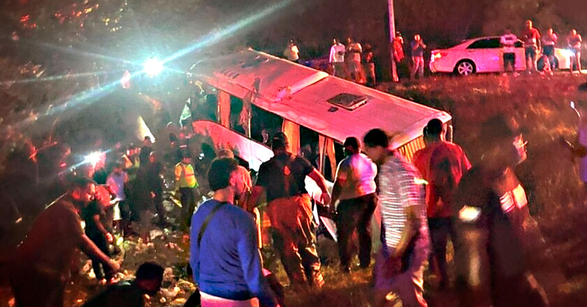 Accidente de autobús en carretera: Reportan al menos un fallecido y más de 10 heridos