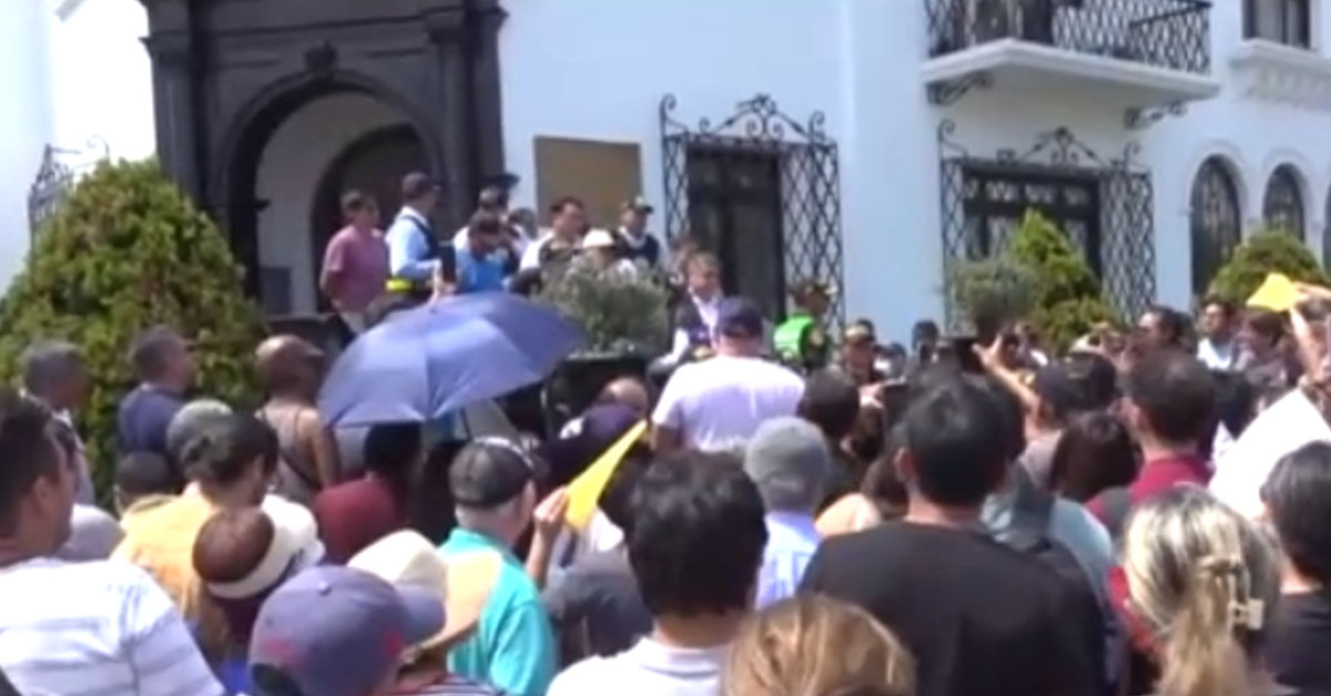 Vecinos de Magdalena protestaron frente al municipio para exigir anulación de fotopapeletas que consideran abusivas