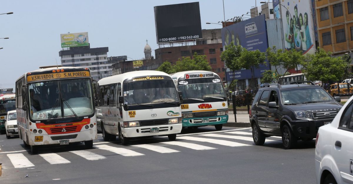 Crisis energética: Empresas de transporte público suben pasajes ante imparable alza de combustibles