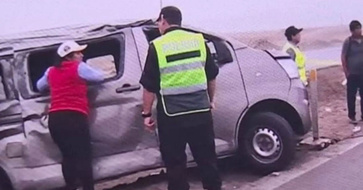 Fatal accidente en Panamericana Sur dejó a un reciclador fallecido y al menos 7 pasajeros heridos