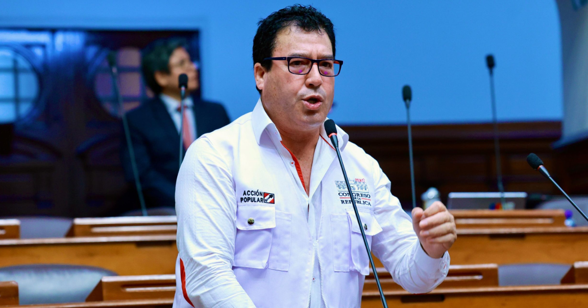 Edwin Martínez votará a favor del Gabinete Miralles: Congresistas de Acción Popular tomarán decisión individual