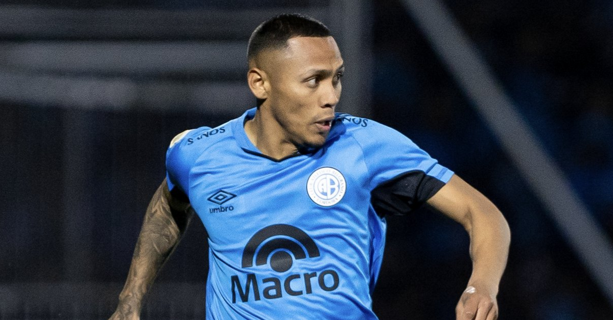 Belgrano oficializó préstamo de Bryan Reyna a la 'U': Atacante llegó a Lima para unirse al club crema