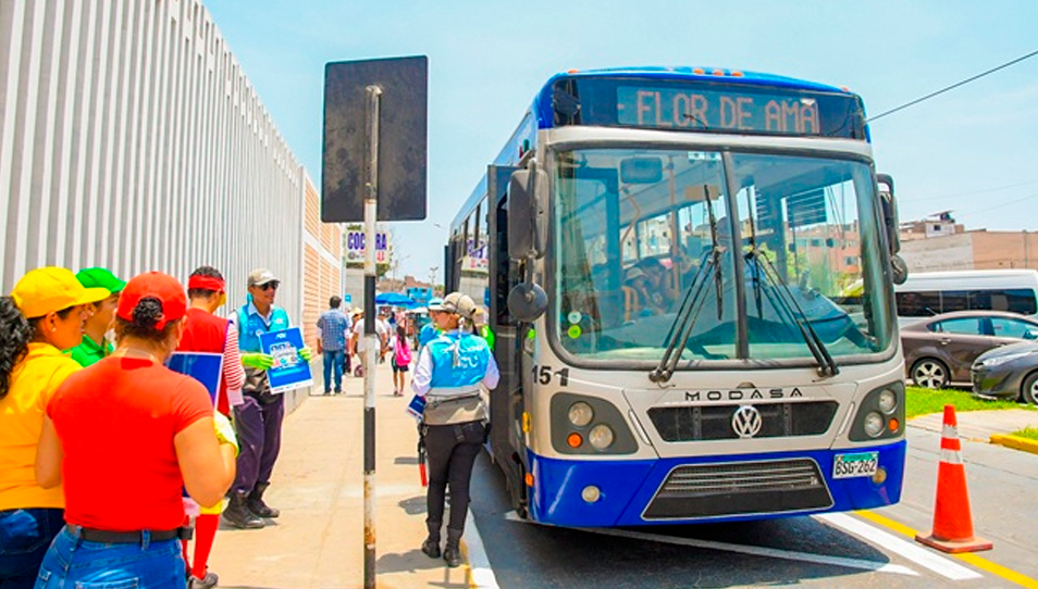 Cole Bus: buses del corredor Azul partirán de paraderos cercanos a los colegios a la hora de la salida de los estudiantes.