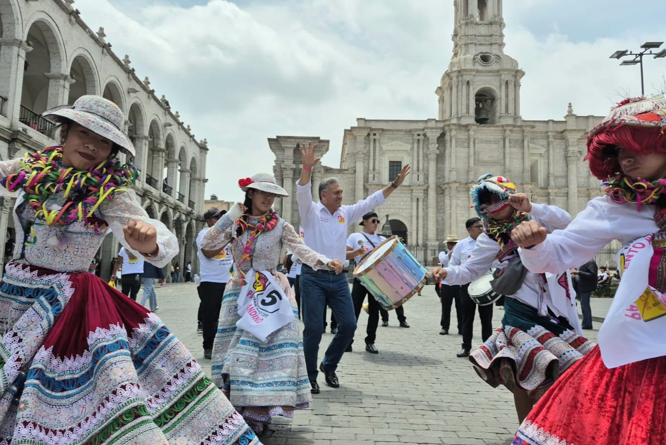Carlos Jaico recibe importante respaldo en Arequipa y promete destrabar Majes Siguas II e impulsar el puerto de Corío