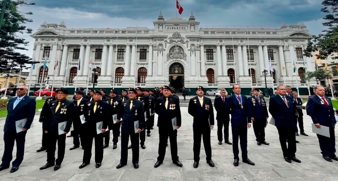 Bonificaci�n econ�mica excepcional a los licenciados veteranos de la pacificaci�n nacional.