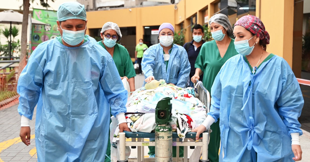 M�dicos del INSN salvan vida a ni�o con tumor de dos kilos en el h�gado.