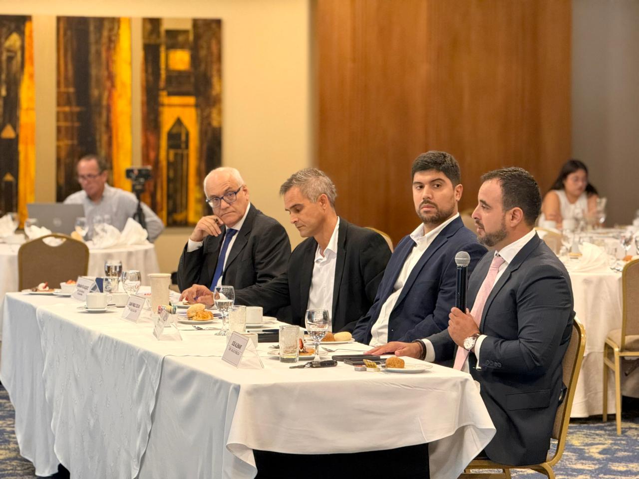 Candidatos al Senado debaten uso de tecnolog�a ante problemas del pa�s