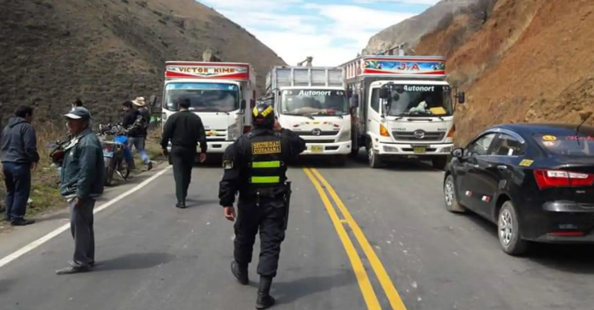 Dirigentes de Junín evalúan PARO INDEFINIDO por ABANDONO de Carretera Central: Dan plazo al MTC