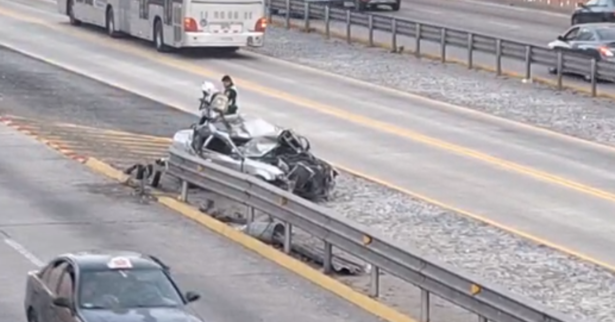 Conductor estrelló su vehículo contra baranda en plena Vía Expresa en Miraflores: Tránsito se detuvo