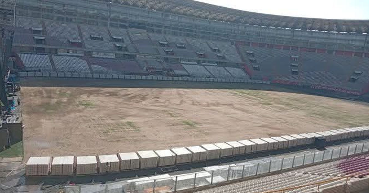 Campo de juego del Estadio Nacional luce en p�simas condiciones.