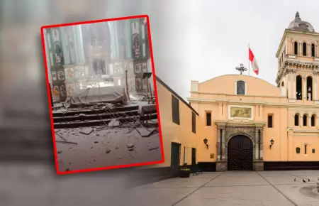 Restos del techo quedaron esparcidos sobre el altar del templo.