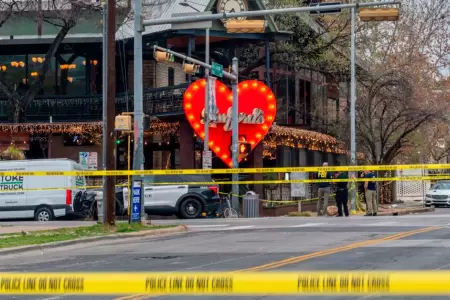 Investigan tiroteo en bar que dej� 3 muertos y 14 heridos.