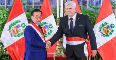 Hugo Begazo respalda a Jos� Mar�a Balc�zar pese a cuestionamientos.