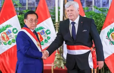 Hugo Begazo respalda a Jos� Mar�a Balc�zar pese a cuestionamientos.