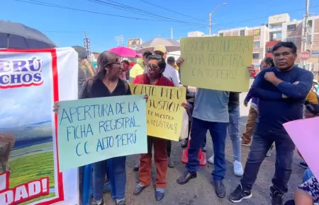 Protesta comunal en Alto Per� por derecho de propiedad