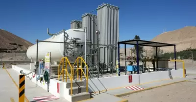 Gobierno de Balc�zar eval�a construcci�n de una planta regasificadora en la cost