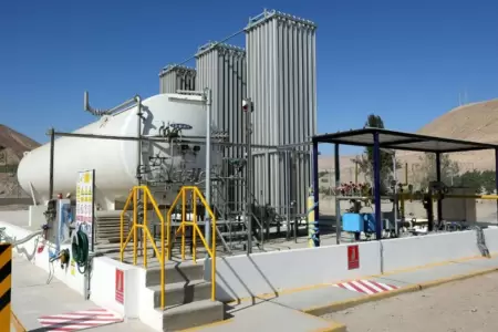 Gobierno de Balc�zar eval�a construcci�n de una planta regasificadora en la cost