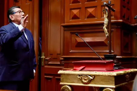 Ra�l Esp�ritu Cavero jur� como congresista accesitario de Lucinda V�squez.