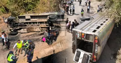 Accidente de autob�s con escolares en Amatitl�n.