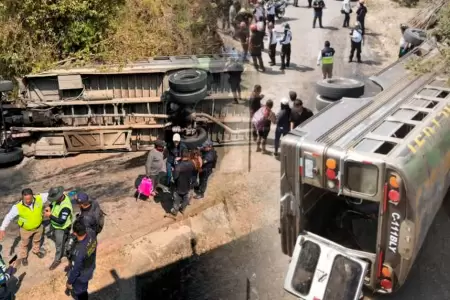 Accidente de autob�s con escolares en Amatitl�n.