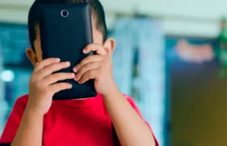 Plantean prohibir el uso de celulares en menores de seis a�os.