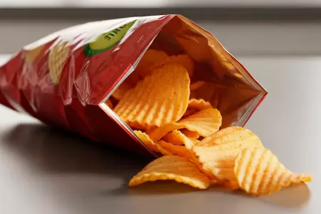Bolsas de papas fritas fueron retiradas del mercado tras detectarse un posible e