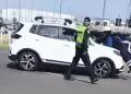 Conductor embisti� a fiscalizador de ATU y a un agente de la PNP al interior del aeropuerto Jorge Ch�vez