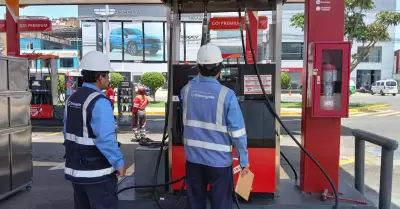 Osinergmin e Indecopi visitaron grifos de Lima en medio de la crisis por el GNV.