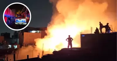 Bomberos extinguen incendio en Cercado de Lima