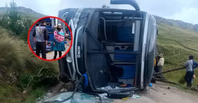 �mnibus interprovincial se despist� y volc�, dejando 1 personas muerta y 39 heri