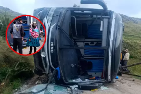 �mnibus interprovincial se despist� y volc�, dejando 1 personas muerta y 39 heri