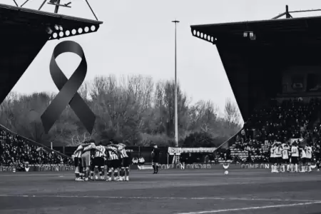 Futbolista de apenas 15 a�os falleci� tras desplomarse en pleno partido